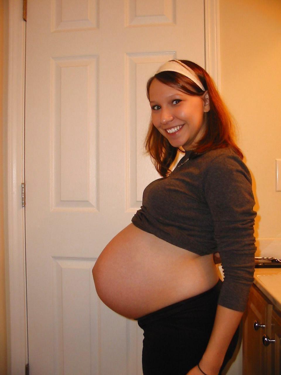 25P Amateur preggo babes and pregnant matures