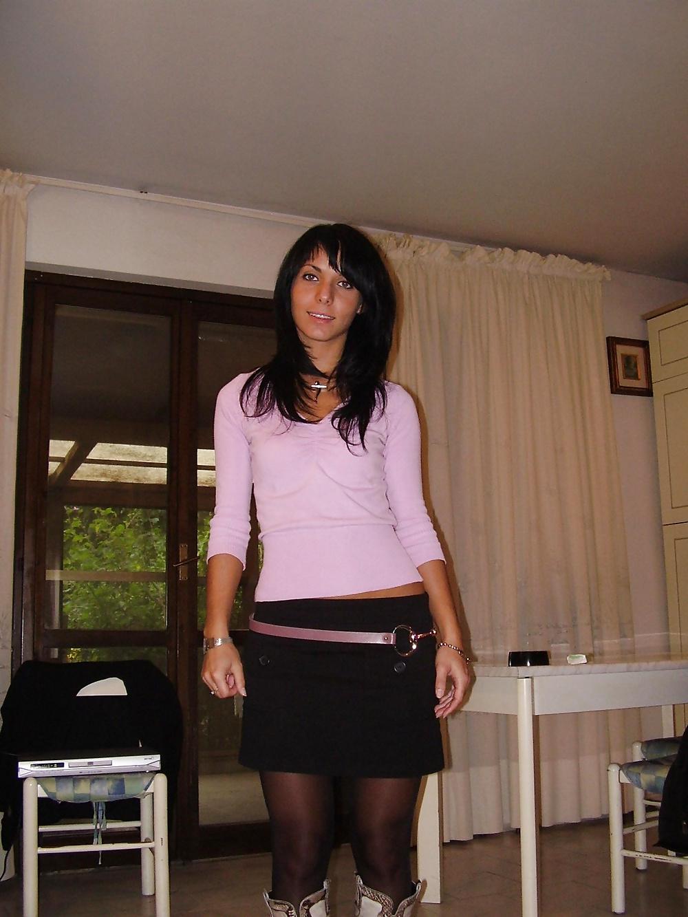 25P Italian Amateur Hairy Teen Exposed