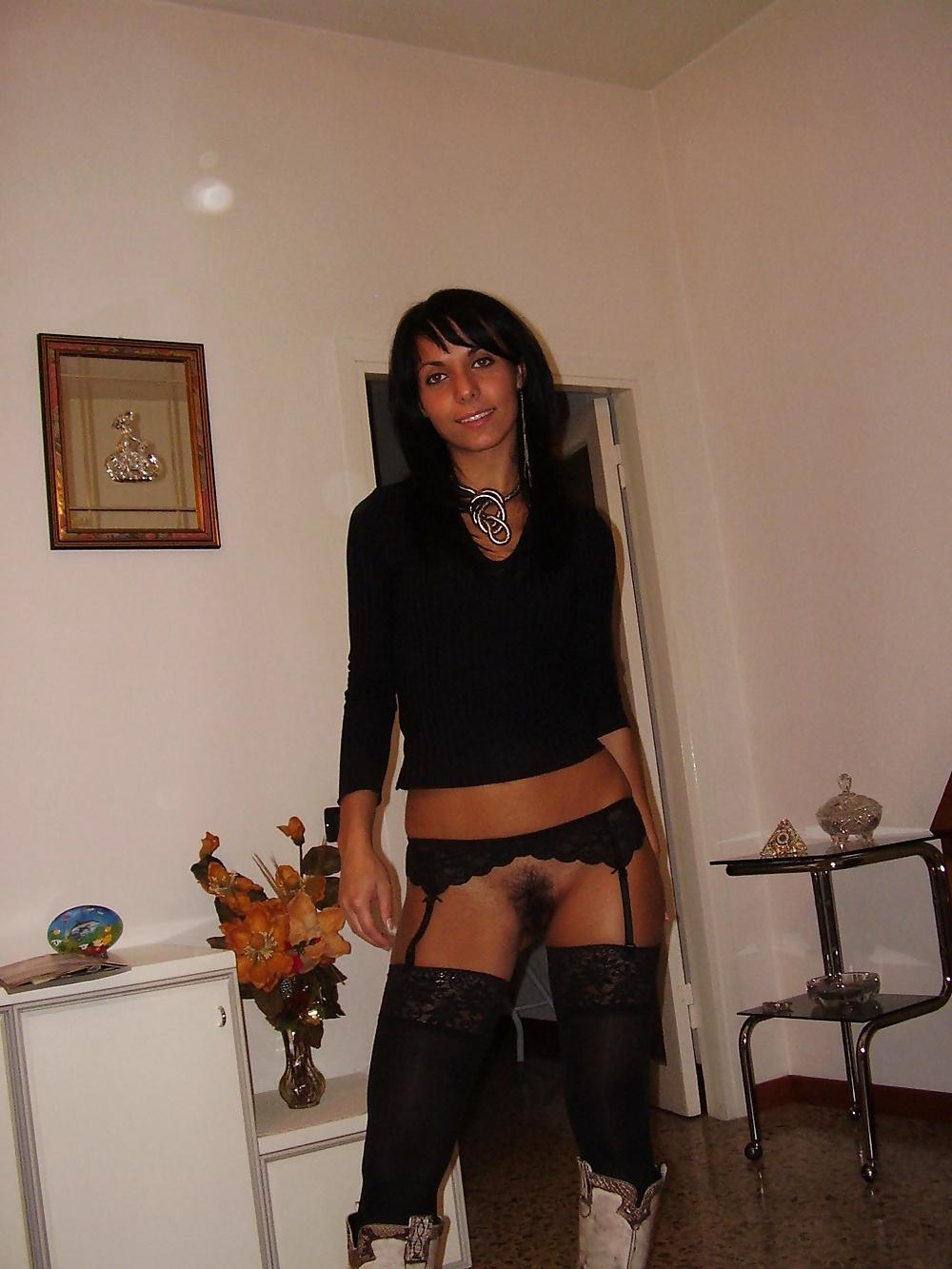 25P Italian Amateur Hairy Teen Exposed