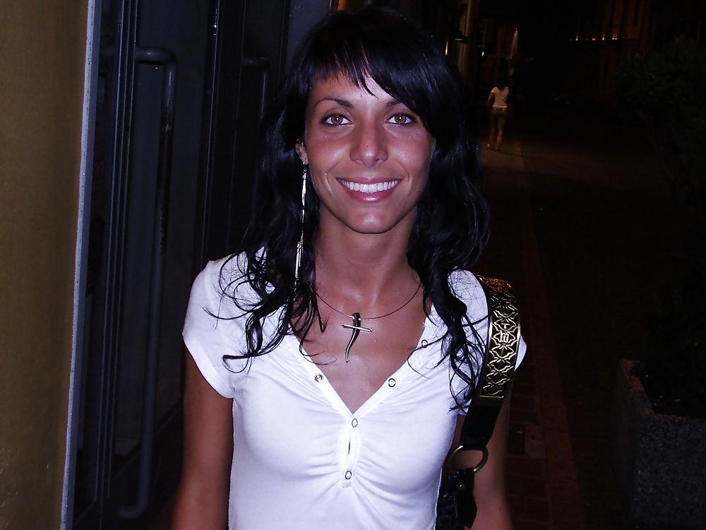 25P Italian Amateur Hairy Teen Exposed