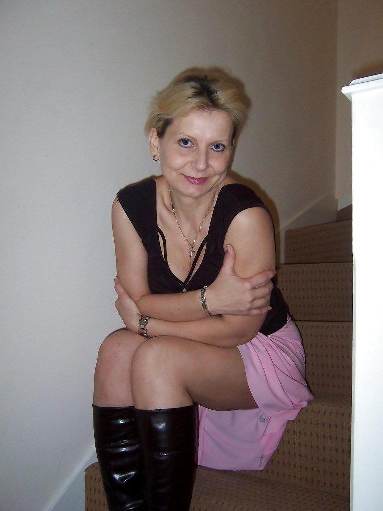25P Alluring Granny!