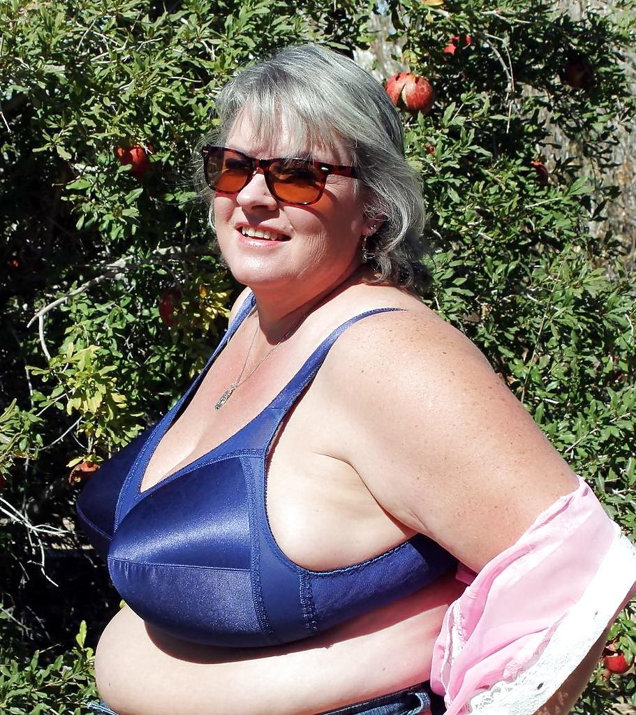 25P Sexy mature grannies! Amateur mixed!