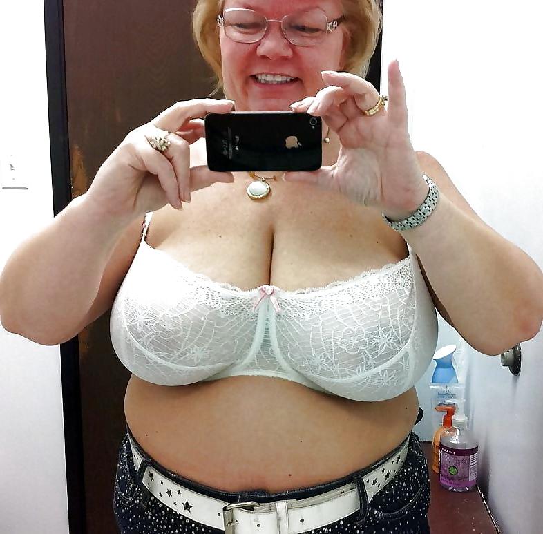 25P Sexy mature grannies! Amateur mixed!