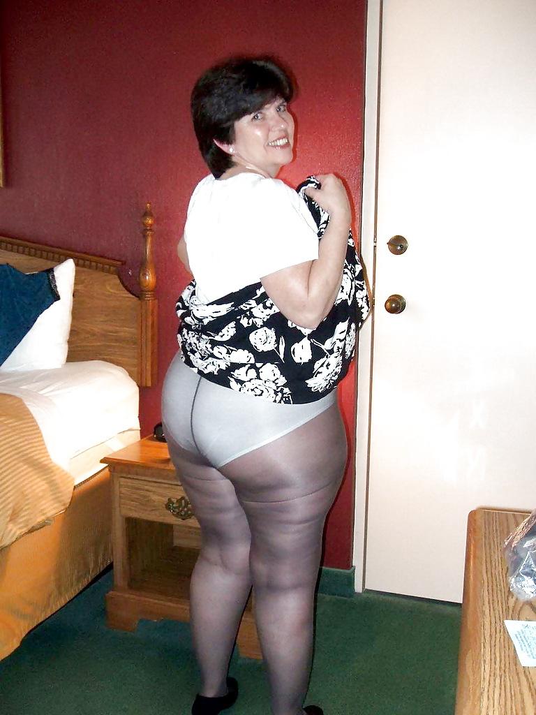 25P Sexy mature grannies! Amateur mixed!