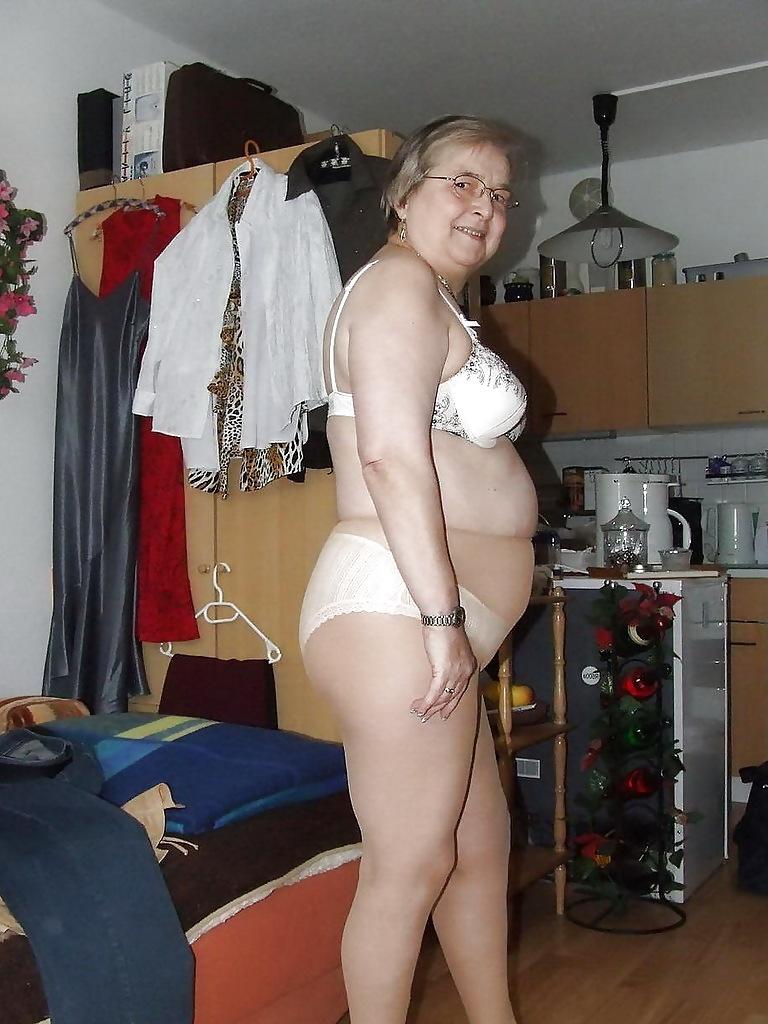 25P Sexy mature grannies! Amateur mixed!