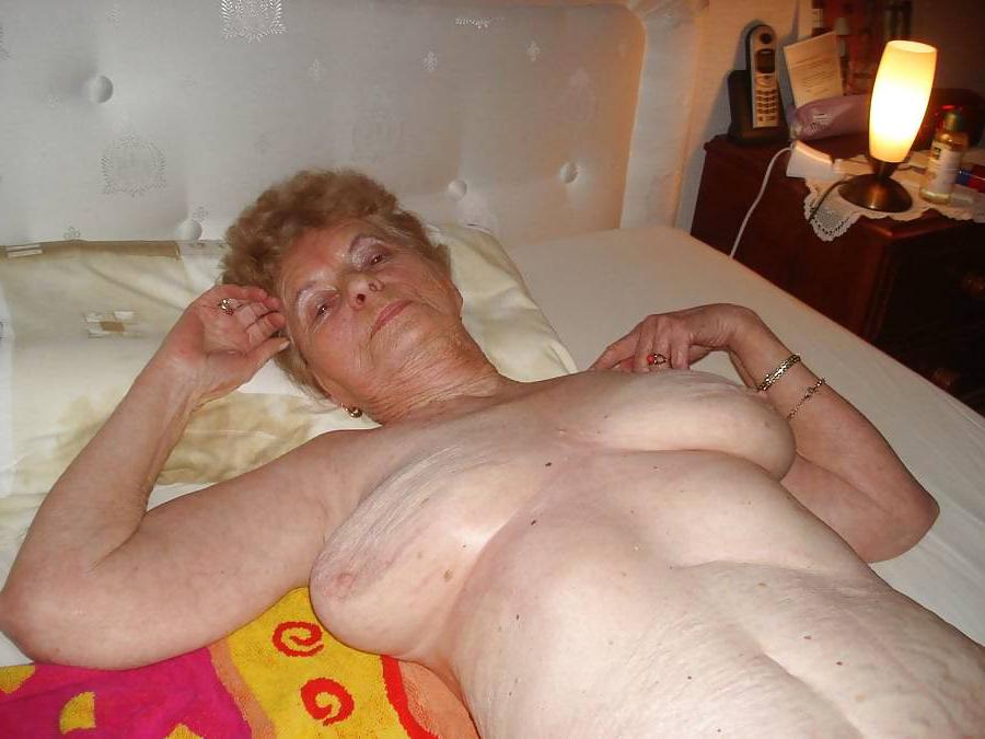 17P Granny amateur at home