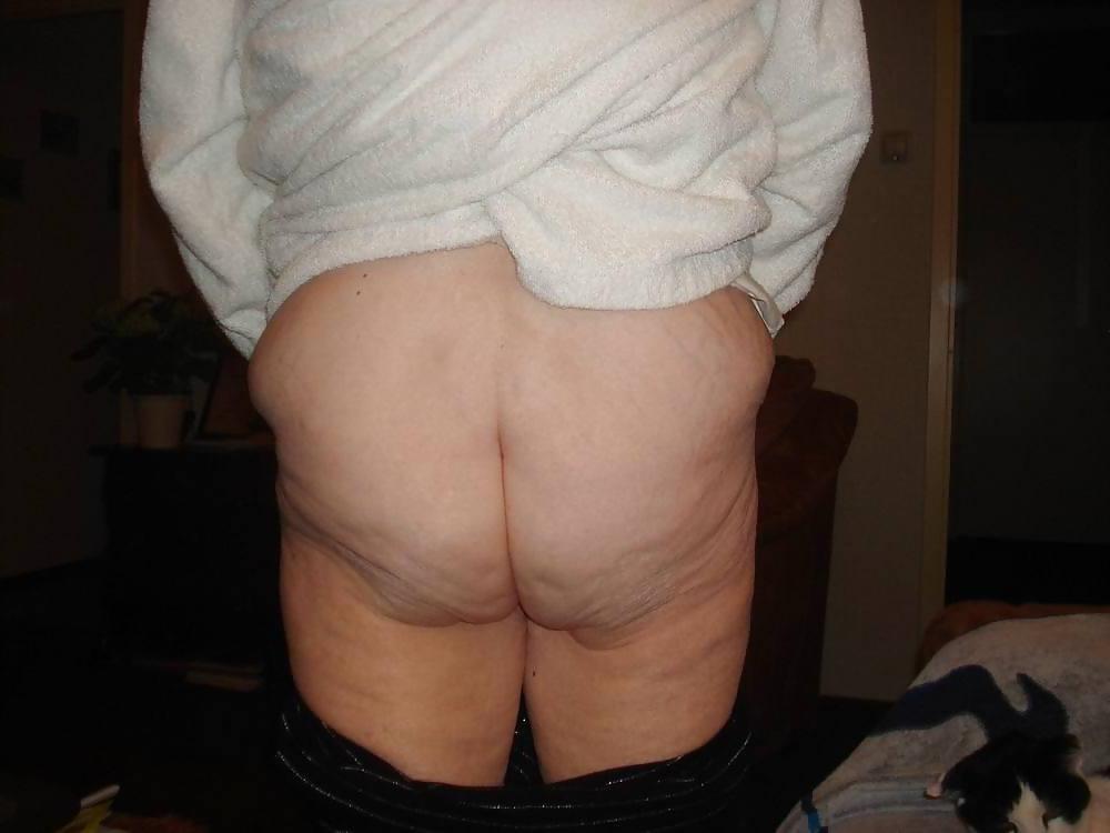 17P Granny amateur at home