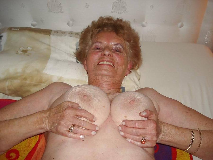 17P Granny amateur at home