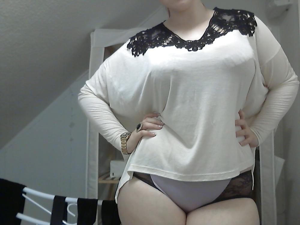 25P Awesome chubby amateur girl