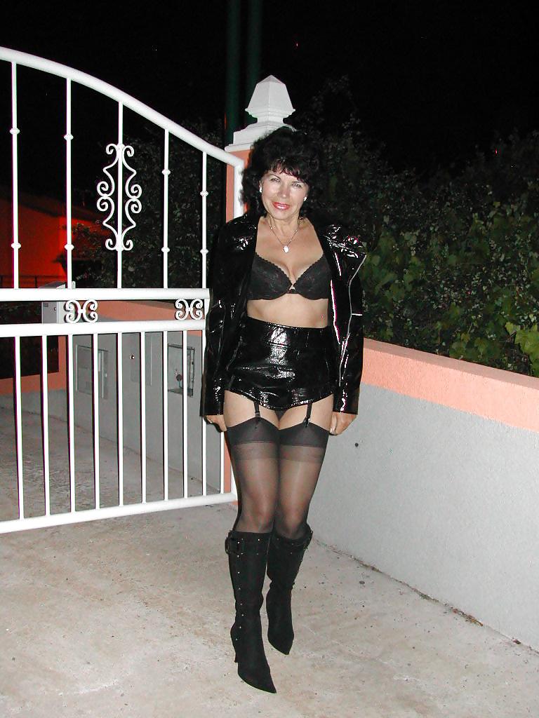 24P Only the best amateur mature ladies.71