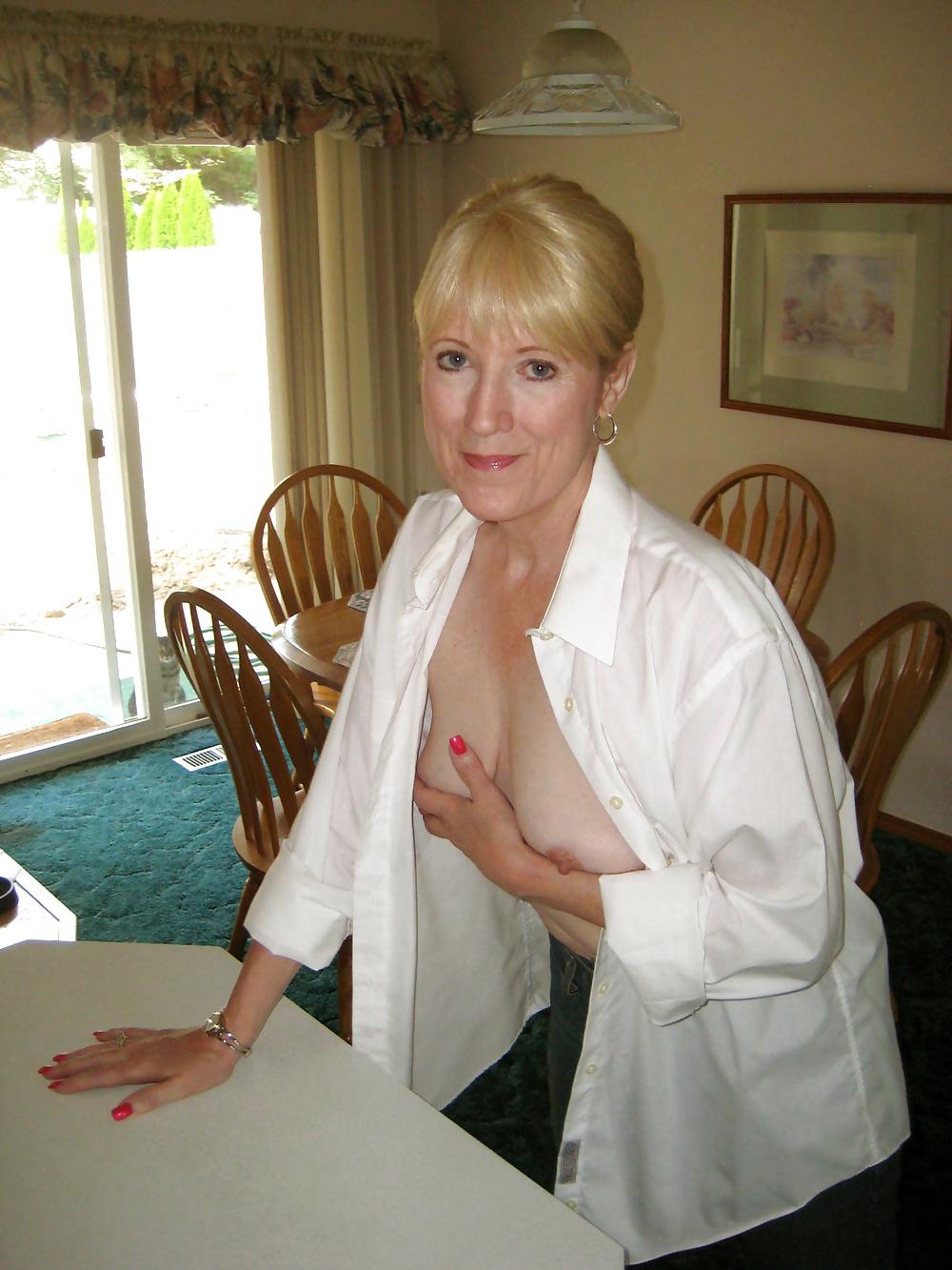 24P Only the best amateur mature ladies.71