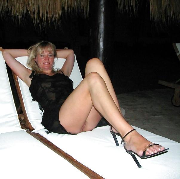19P Amateur mature French lady Milaya.