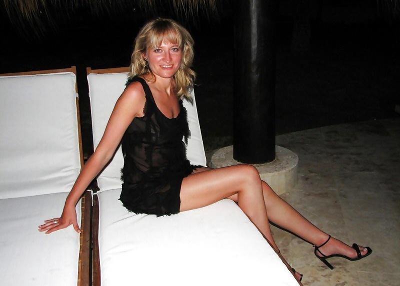 19P Amateur mature French lady Milaya.