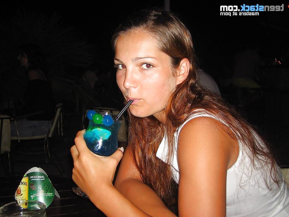 25P Amateur couple fucking on vacation