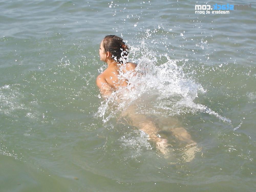 25P Amateur couple fucking on vacation