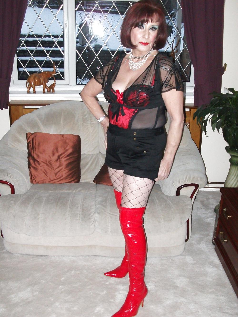 7P Alluring Granny! Whore Make-up (GILF)