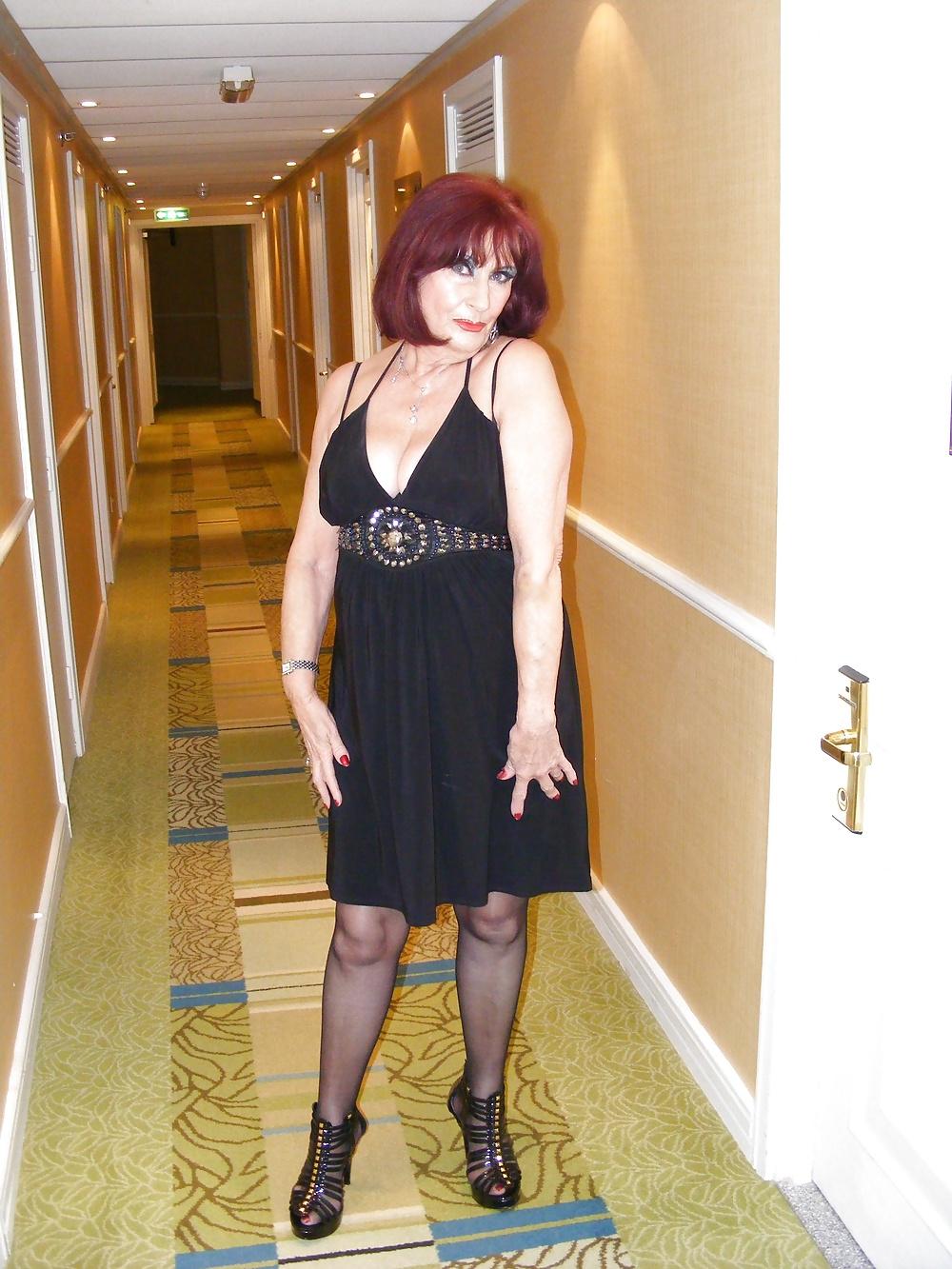 7P Alluring Granny! Whore Make-up (GILF)