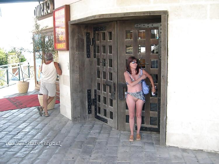 25P Only the best amateur mature ladies.77