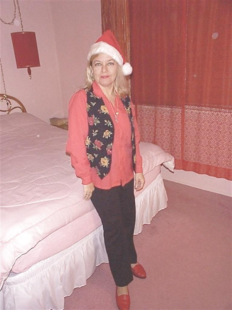 25P Alluring Granny! (Xmas Edition) GILF