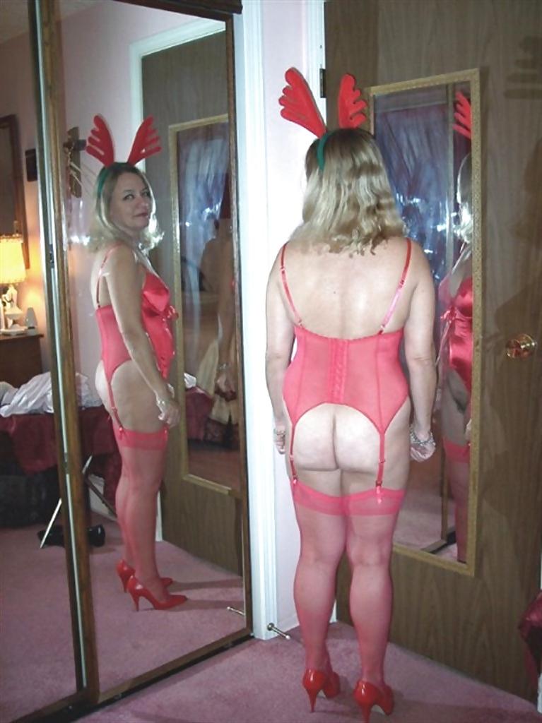 25P Alluring Granny! (Xmas Edition) GILF