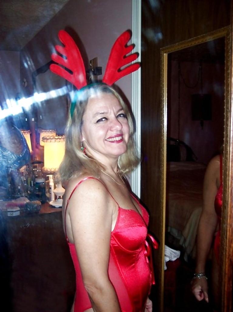 25P Alluring Granny! (Xmas Edition) GILF