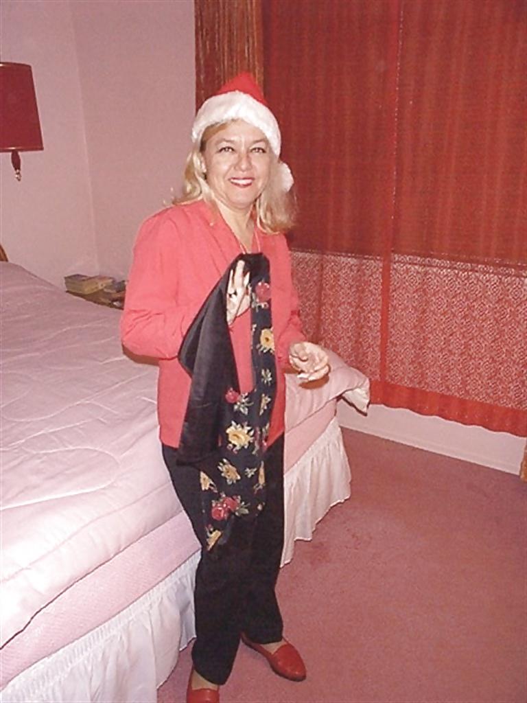 25P Alluring Granny! (Xmas Edition) GILF
