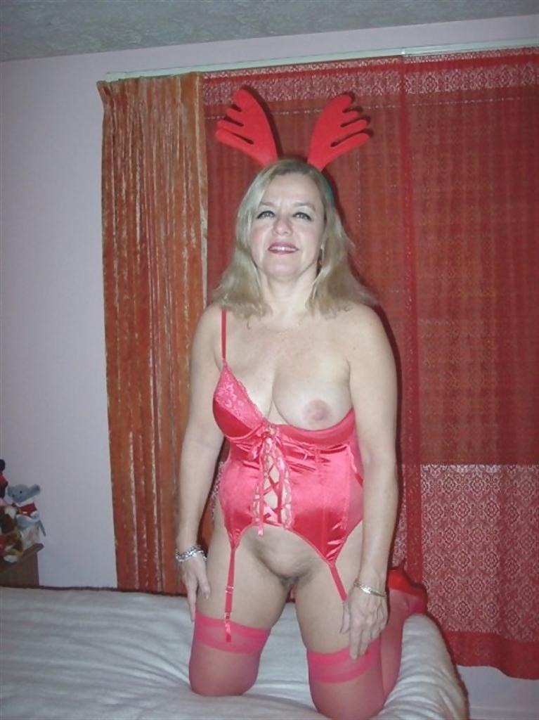 25P Alluring Granny! (Xmas Edition) GILF