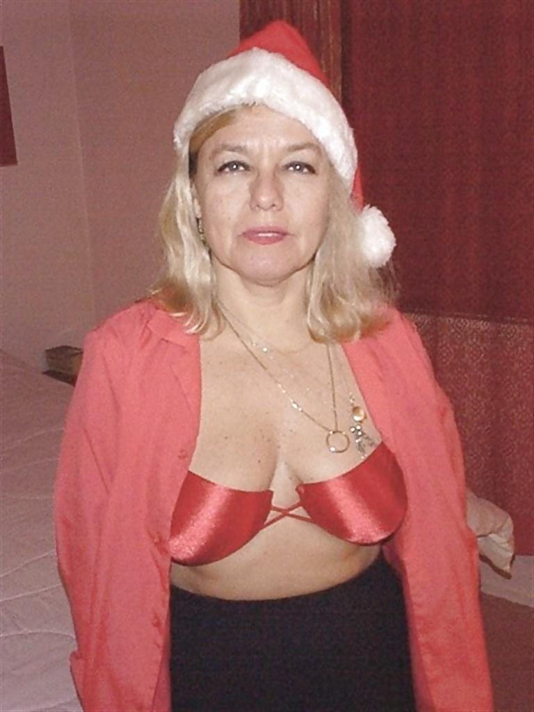 25P Alluring Granny! (Xmas Edition) GILF