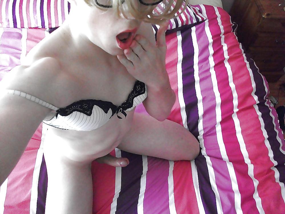 25P Amateur convicing crossdressers showing off lovely cocks