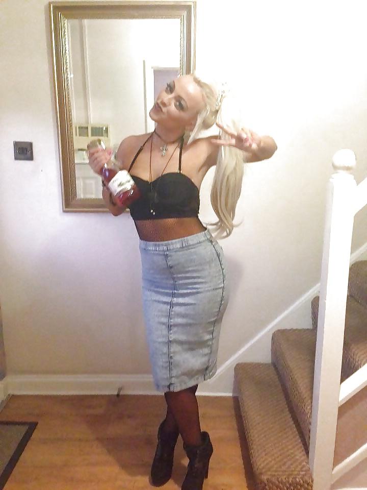 25P Amateur Chav Sluts Teens Bimbos Blondes Brunettes Milfs