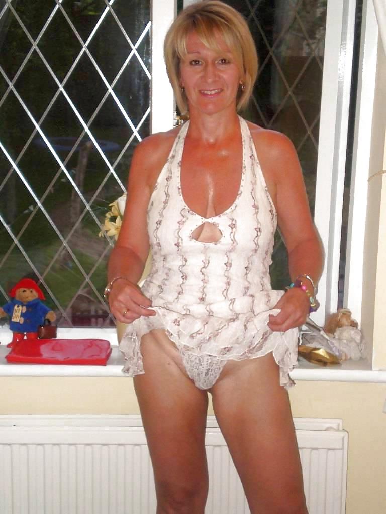 25P White panties 17:Amateur mature ladies.
