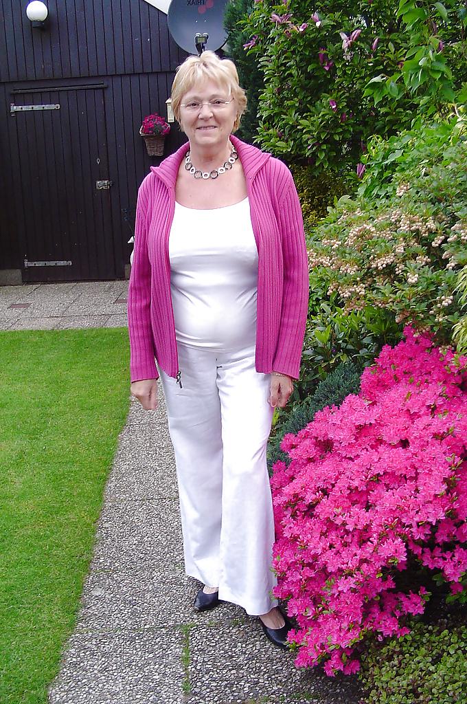 25P Dutch granny amateur (65 years old)