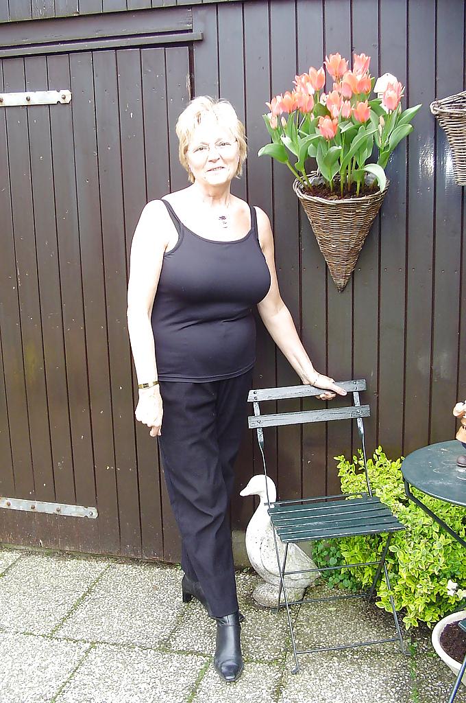 25P Dutch granny amateur (65 years old)