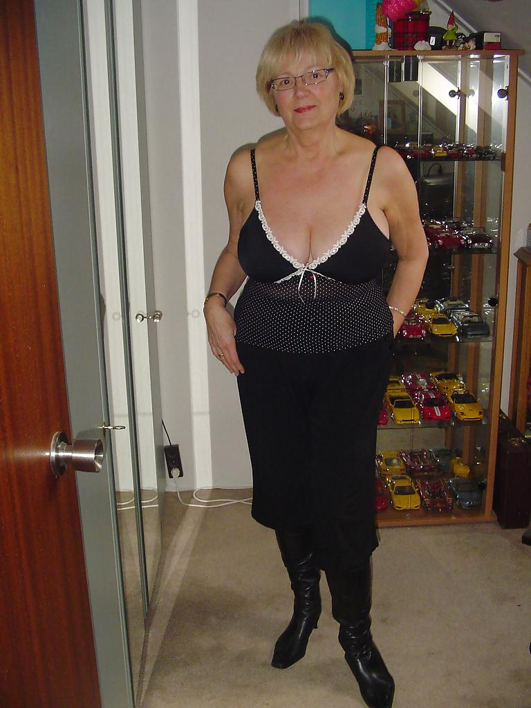 25P Dutch granny amateur (65 years old)