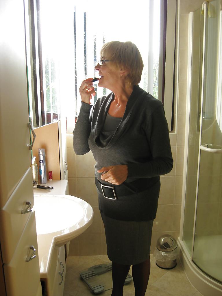 25P Dutch granny amateur (65 years old)