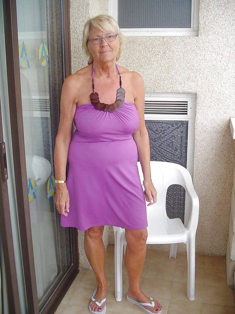 25P Dutch granny amateur (65 years old)