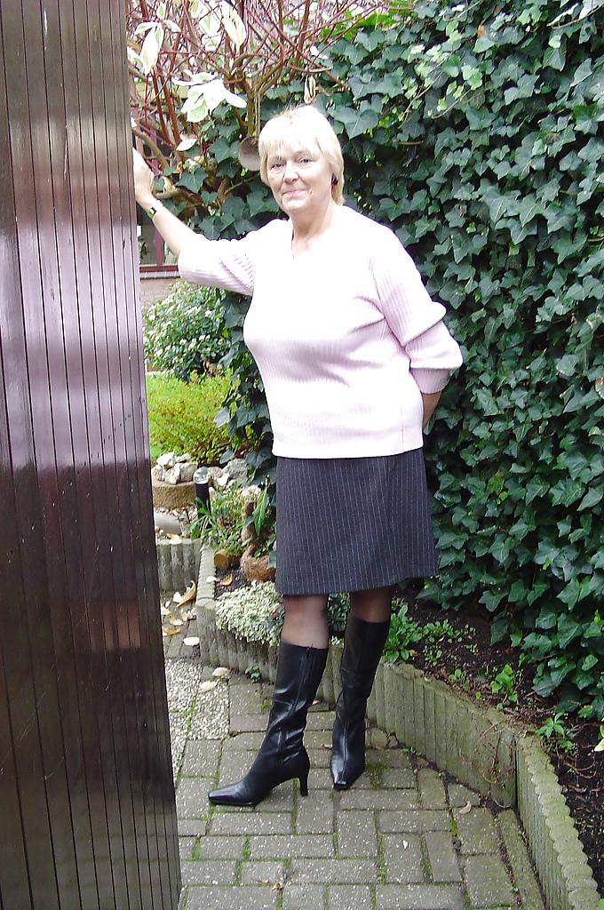25P Dutch granny amateur (65 years old)