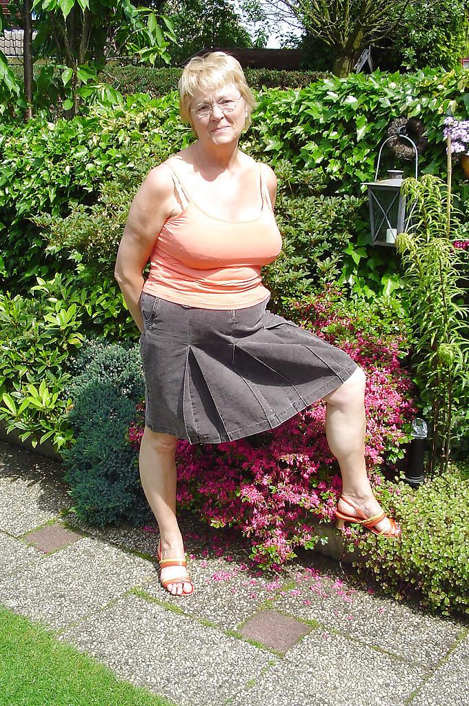 25P Dutch granny amateur (65 years old)