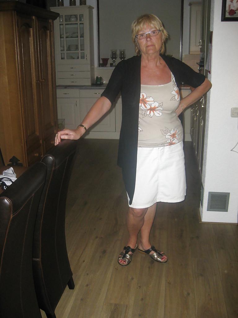 25P Dutch granny amateur (65 years old)
