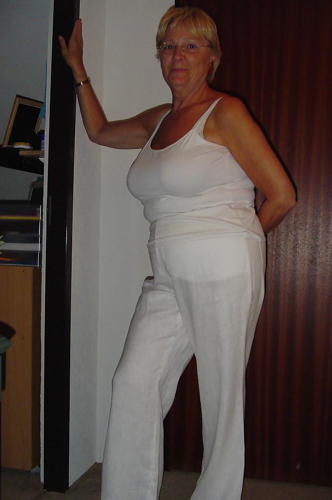 25P Dutch granny amateur (65 years old)