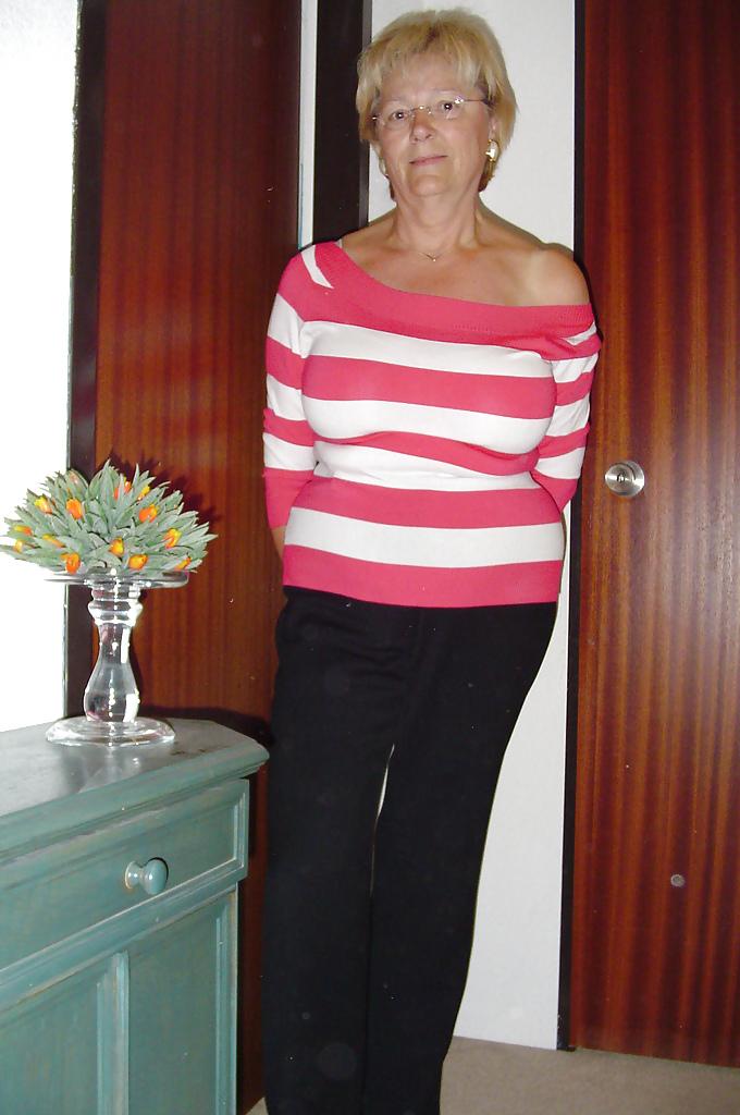 25P Dutch granny amateur (65 years old)