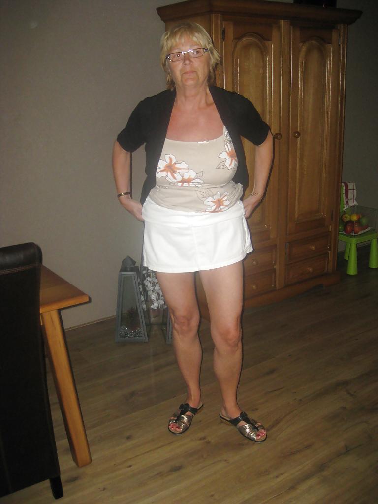 25P Dutch granny amateur (65 years old)