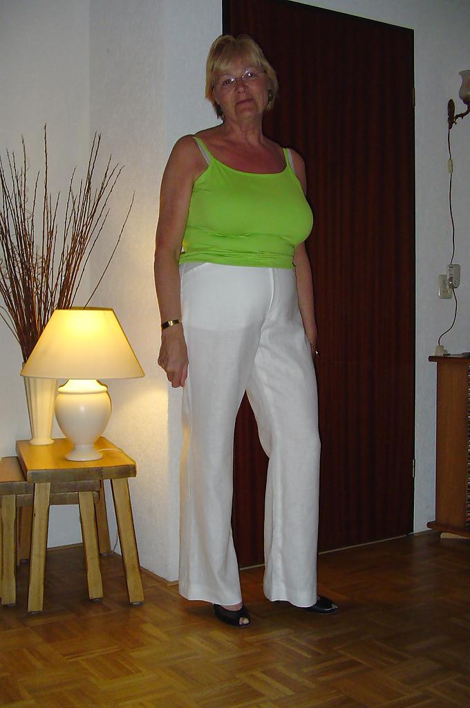 25P Dutch granny amateur (65 years old)