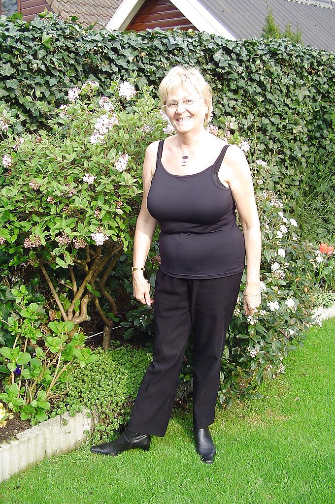 25P Dutch granny amateur (65 years old)