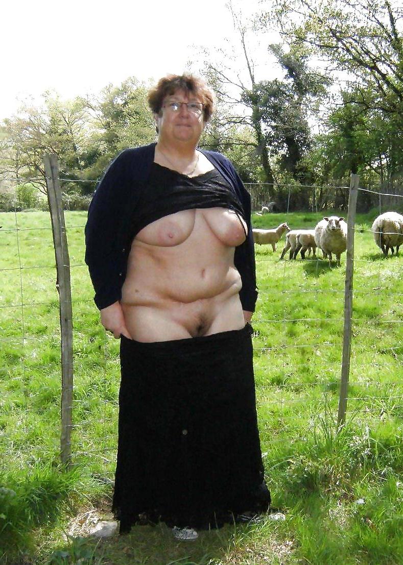 25P AMATEUR MATURES & MILFS