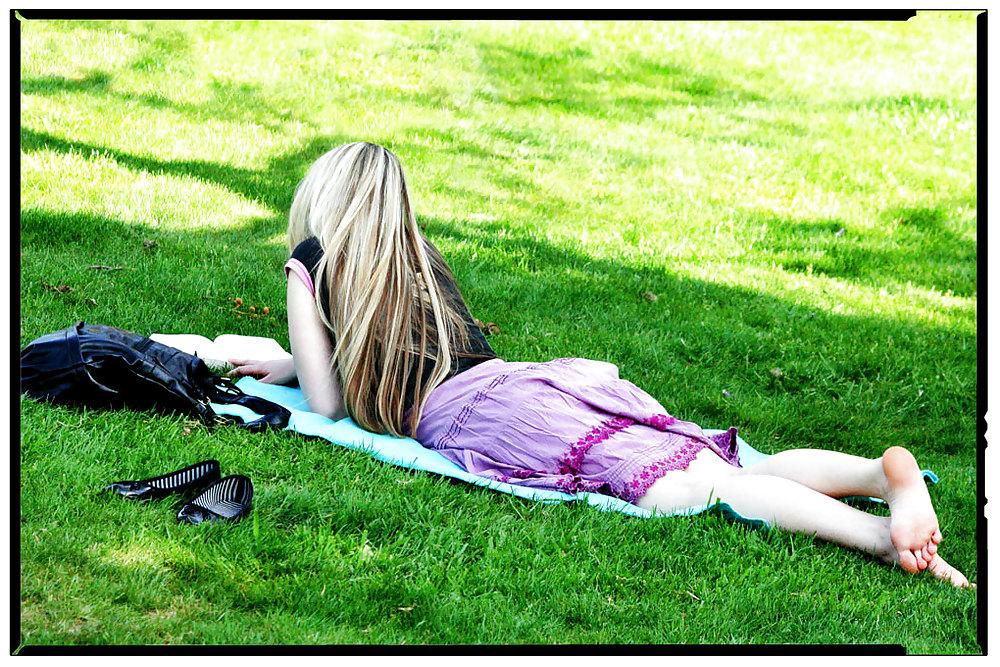 25P Amateur Candid Teen Feet 2