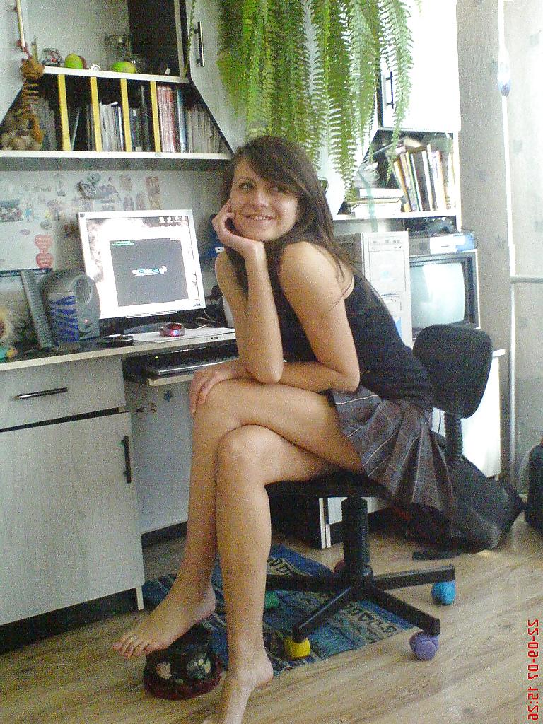 25P Amateur Candid Teen Feet 2