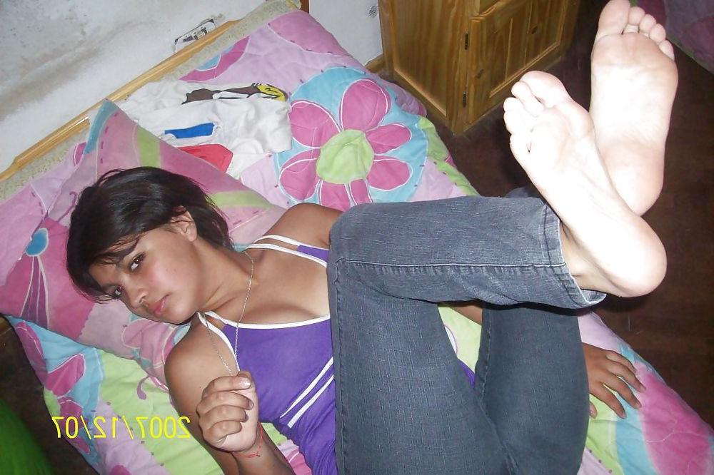 25P Amateur Candid Teen Feet 2