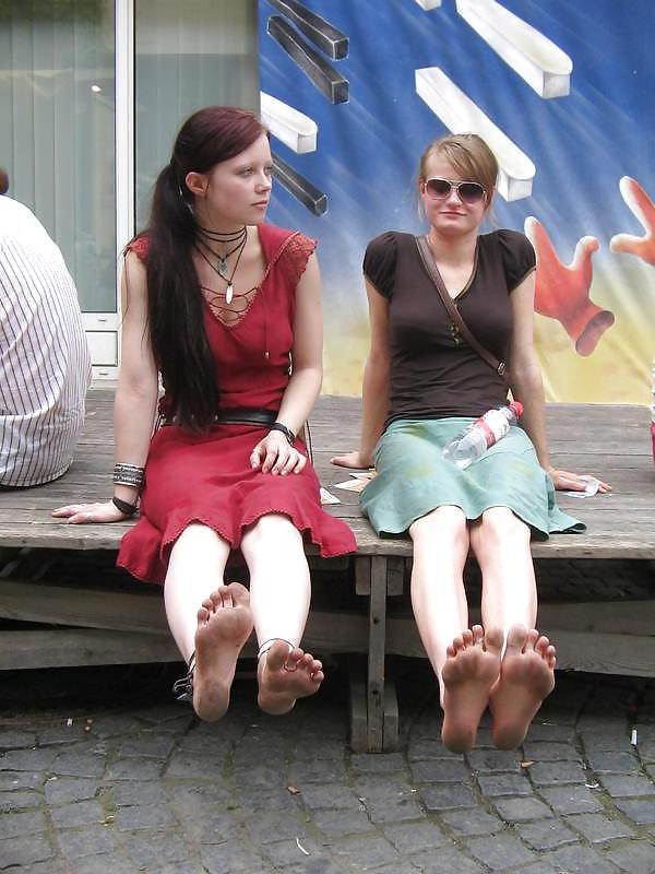 25P Amateur Candid Teen Feet 2