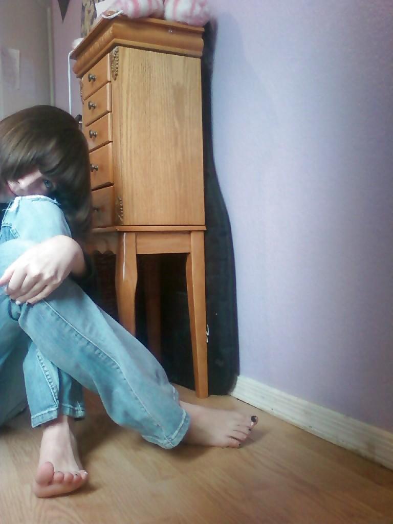 25P Amateur Candid Teen Feet 2